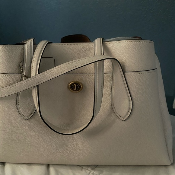 Lora Carryall - Picture 6 of 9